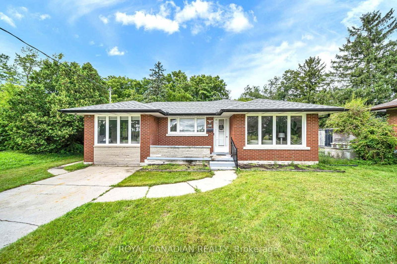 284 Cedar Crescent