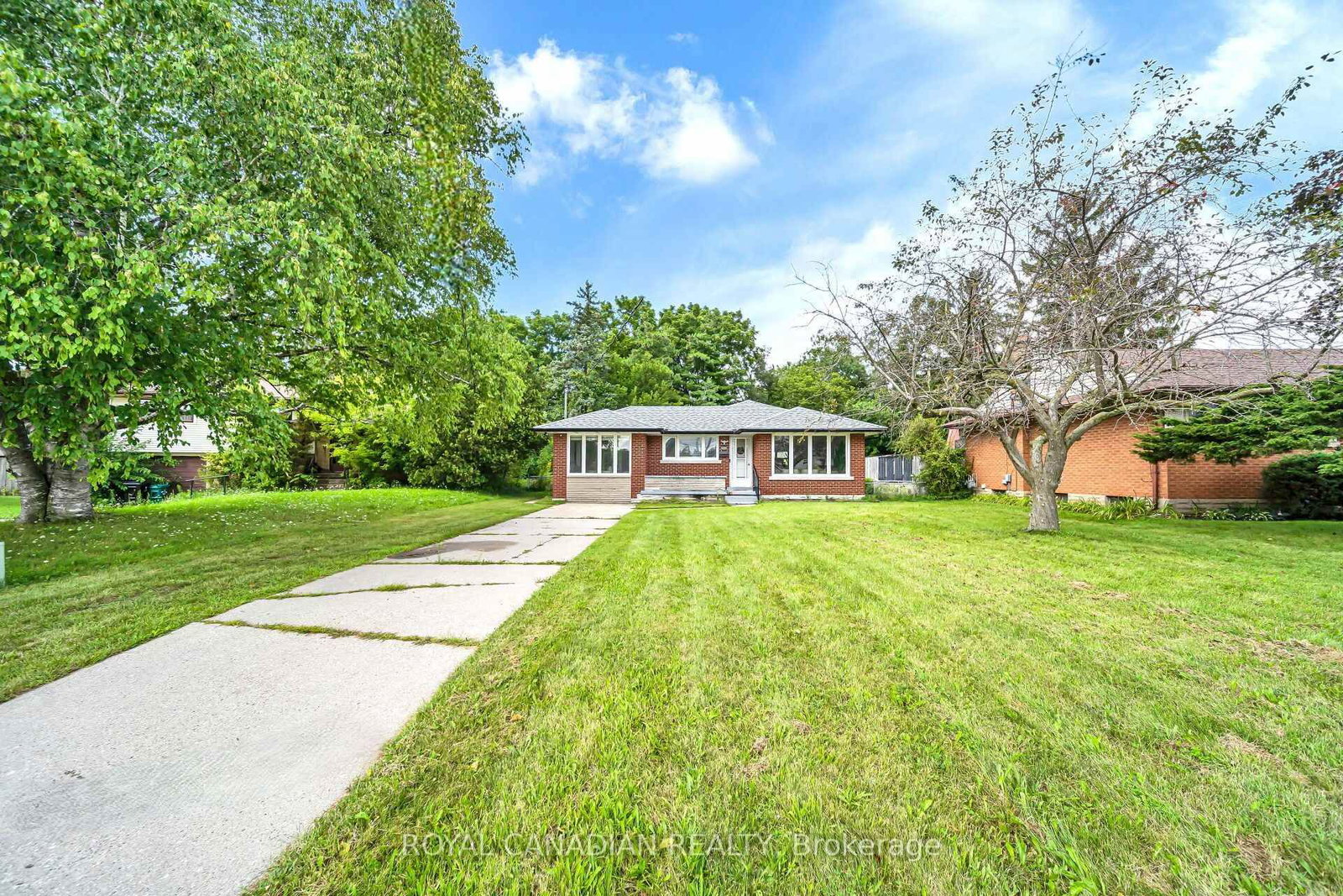 284 Cedar Crescent • Cambridge, ON photo 4