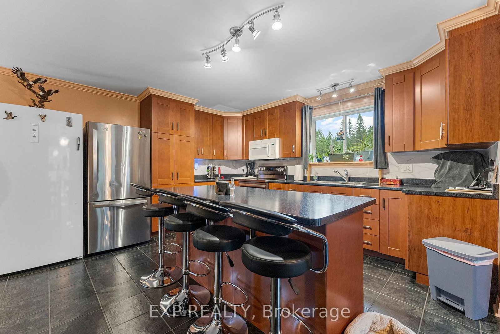 716 Cybulski Road • Barry's Bay, ON photo 12