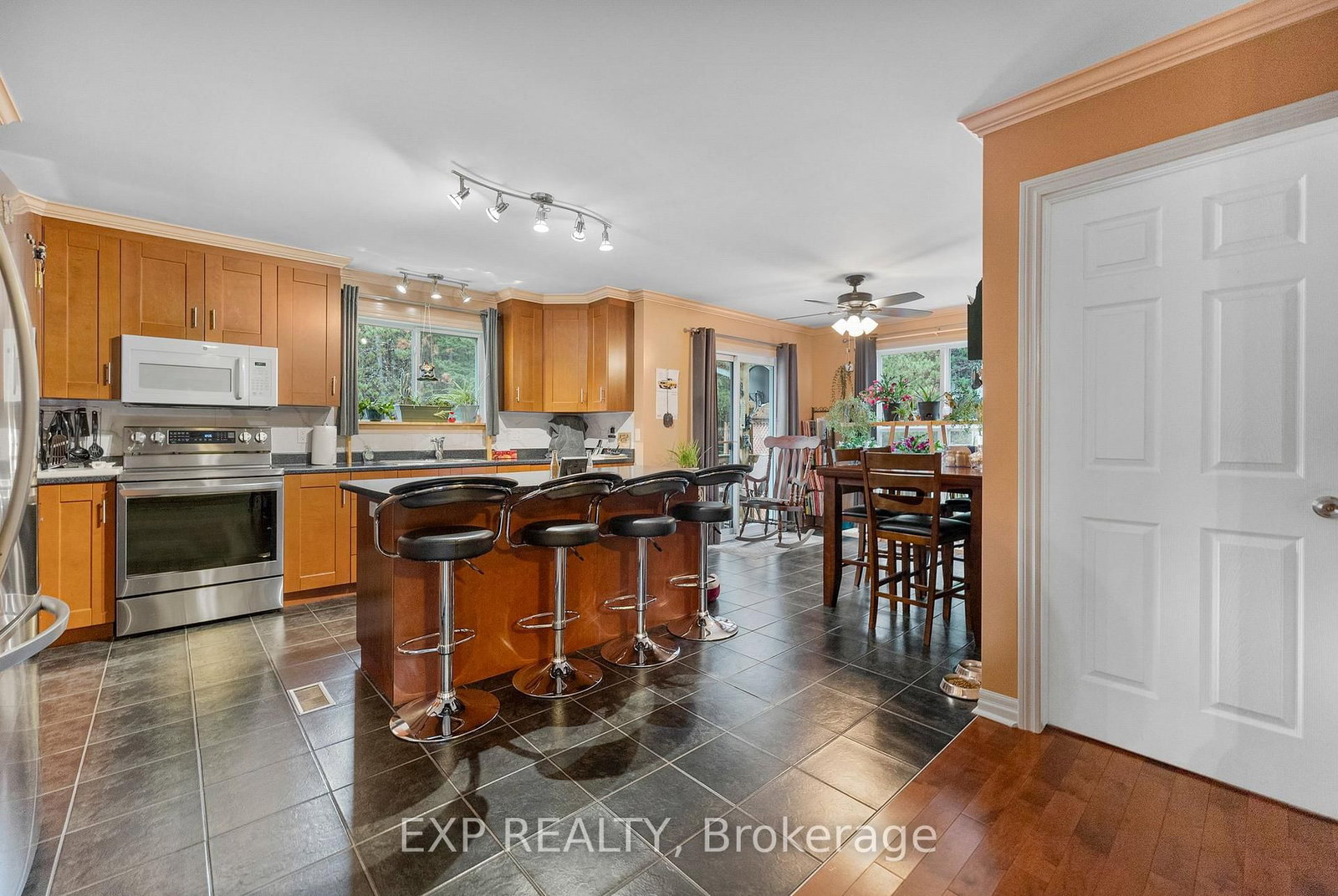 716 Cybulski Road • Barry's Bay, ON photo 13