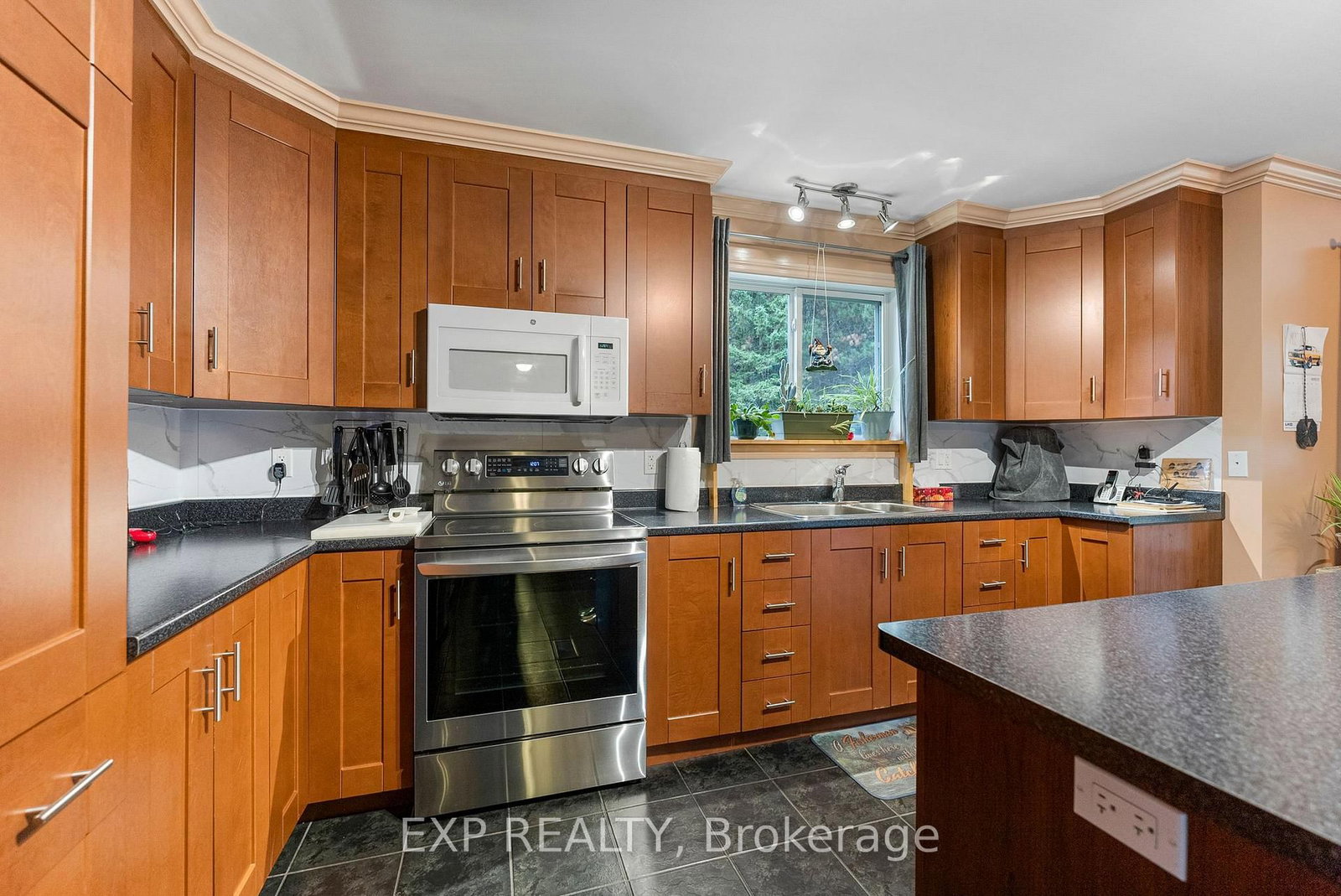 716 Cybulski Road • Barry's Bay, ON photo 14