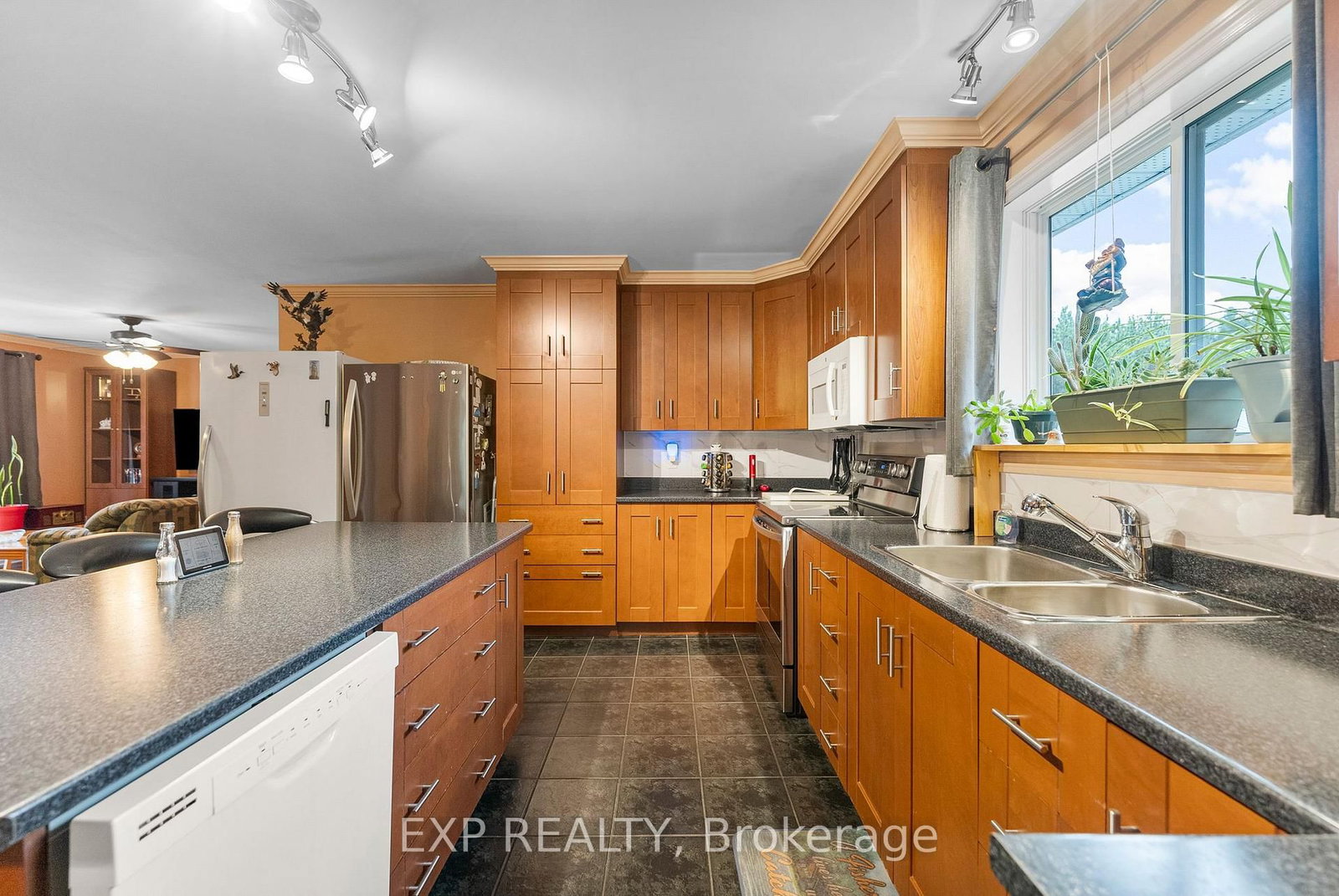 716 Cybulski Road • Barry's Bay, ON photo 15