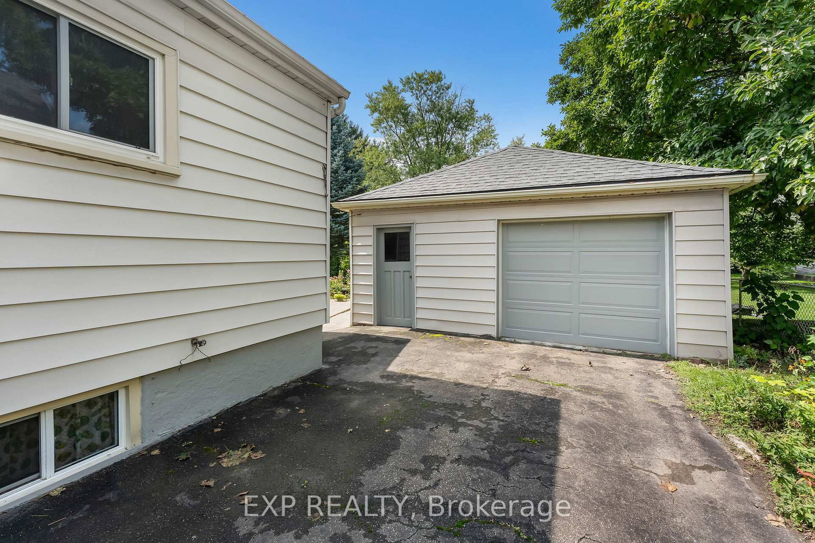 3945 St Peter Avenue • Niagara Falls, ON photo 4