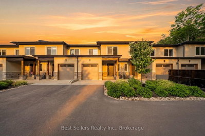 Townhouse for lease at 9 Horizon Lane, Huntsville, Ontario, P1H 0G6 - Chaffey - MLS: X13743018