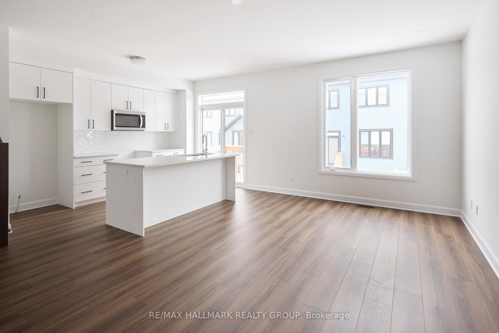 547 Roundhouse Crescent • Ottawa, ON photo 5