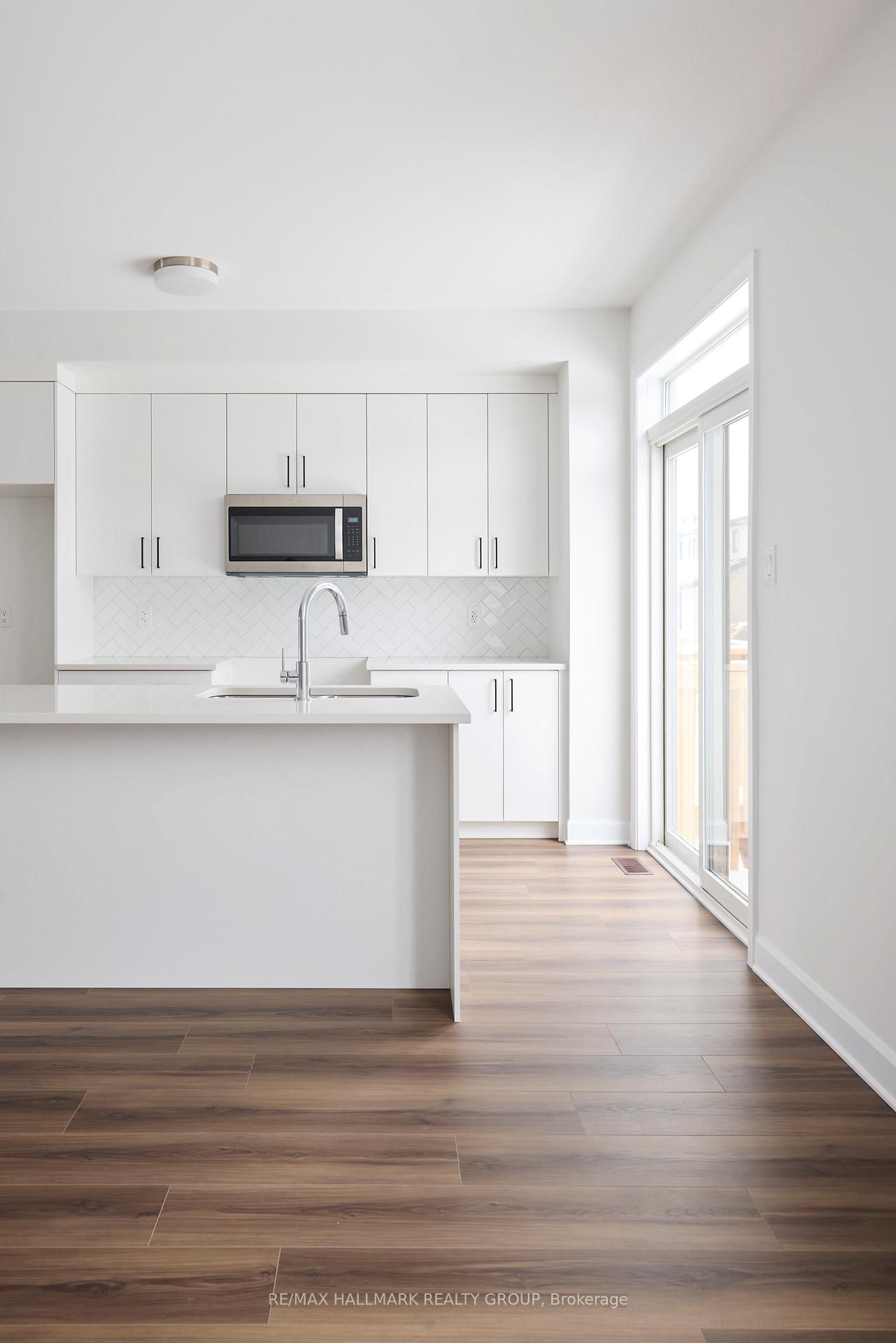 547 Roundhouse Crescent • Ottawa, ON photo 6