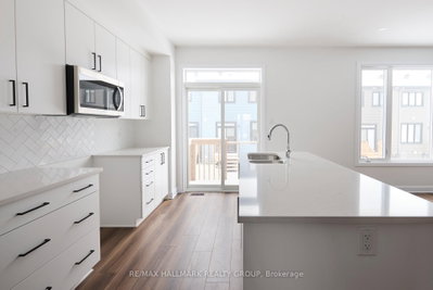 547 Roundhouse Crescent • Ottawa, ON photo 8