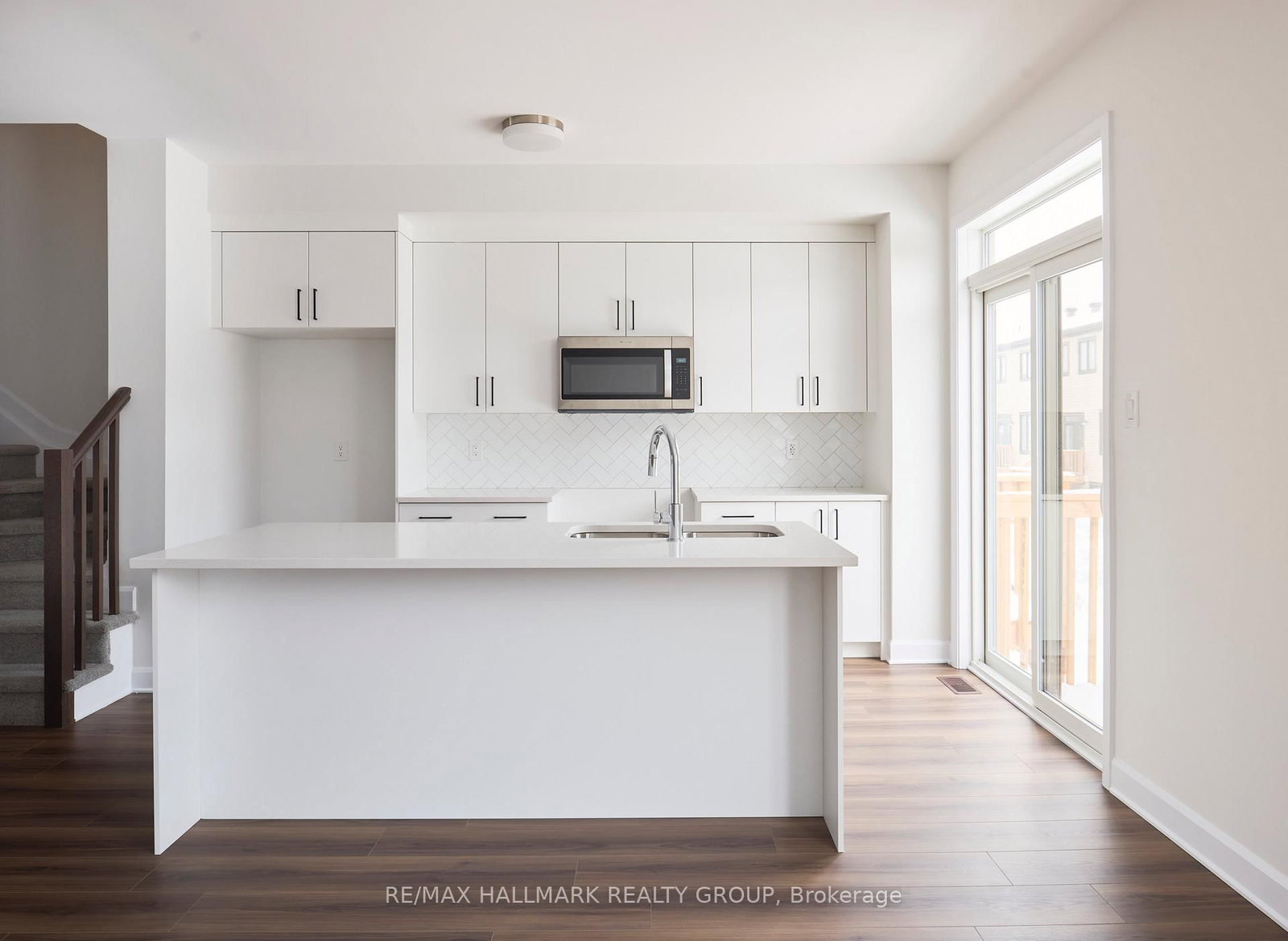 547 Roundhouse Crescent • Ottawa, ON photo 9