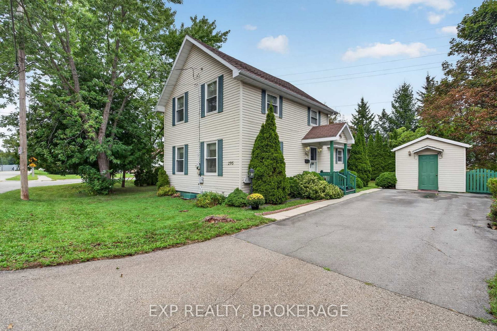 295 VICTORIA Avenue • Gananoque, ON photo 1