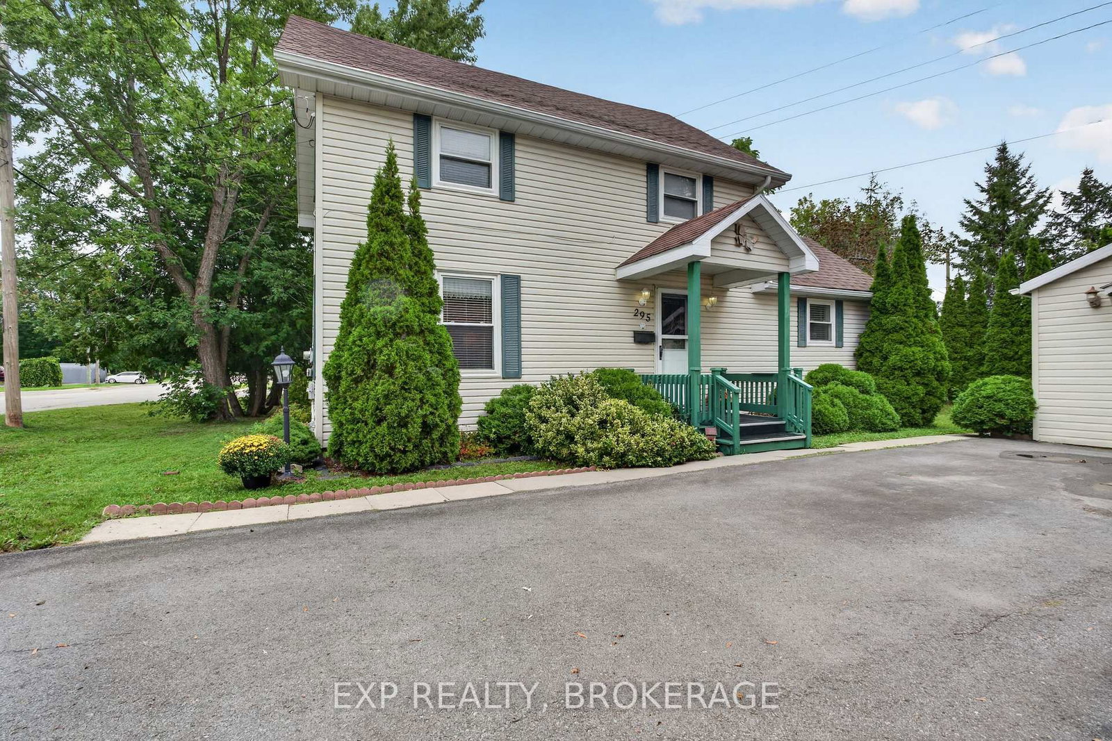295 VICTORIA Avenue • Gananoque, ON photo 3