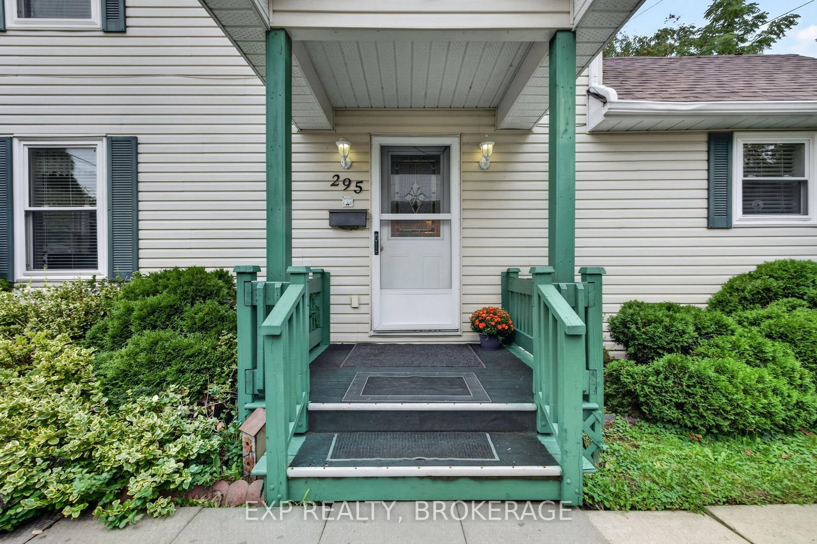 295 VICTORIA Avenue • Gananoque, ON photo 4