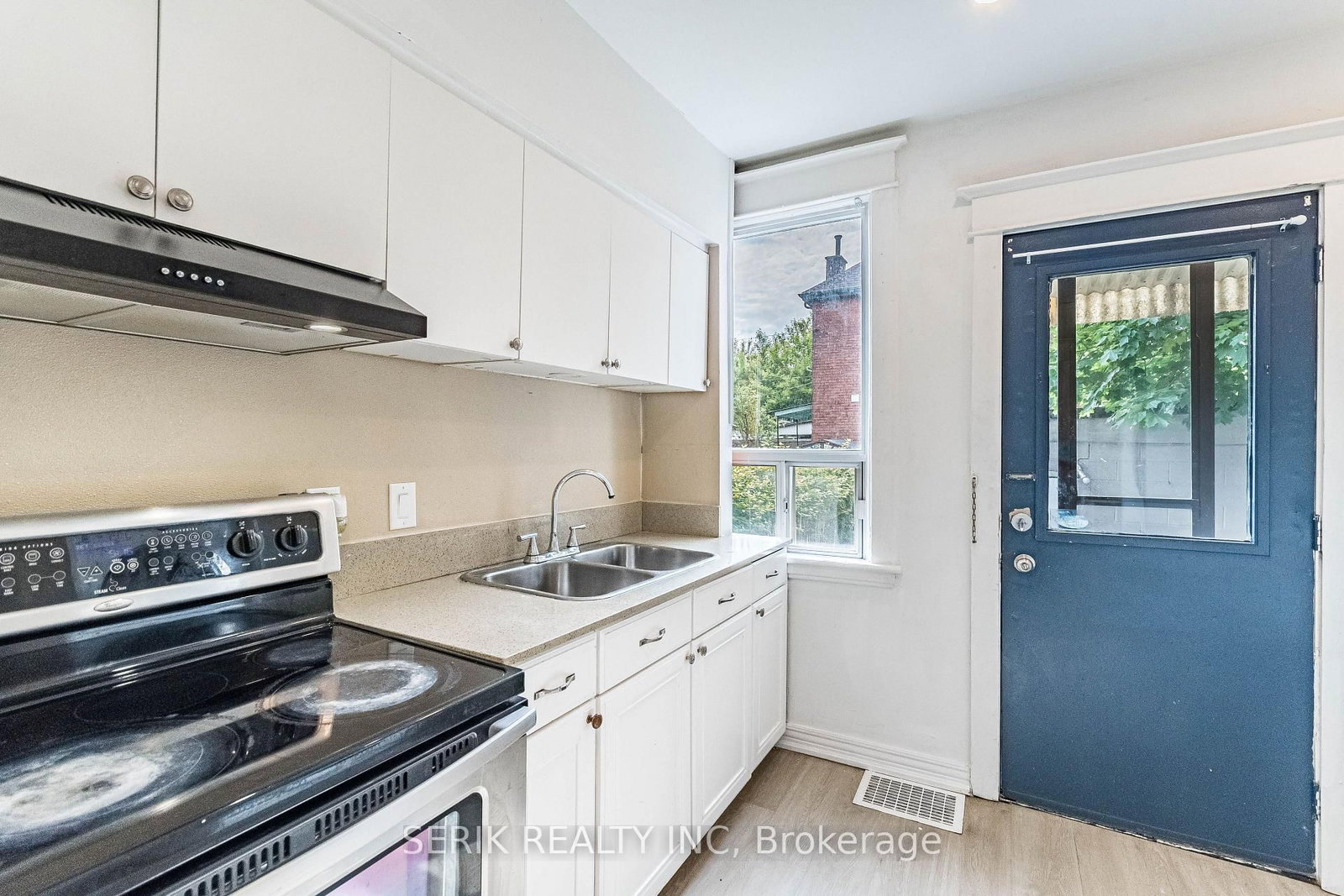 35 Chestnut Avenue • Hamilton, ON photo 17