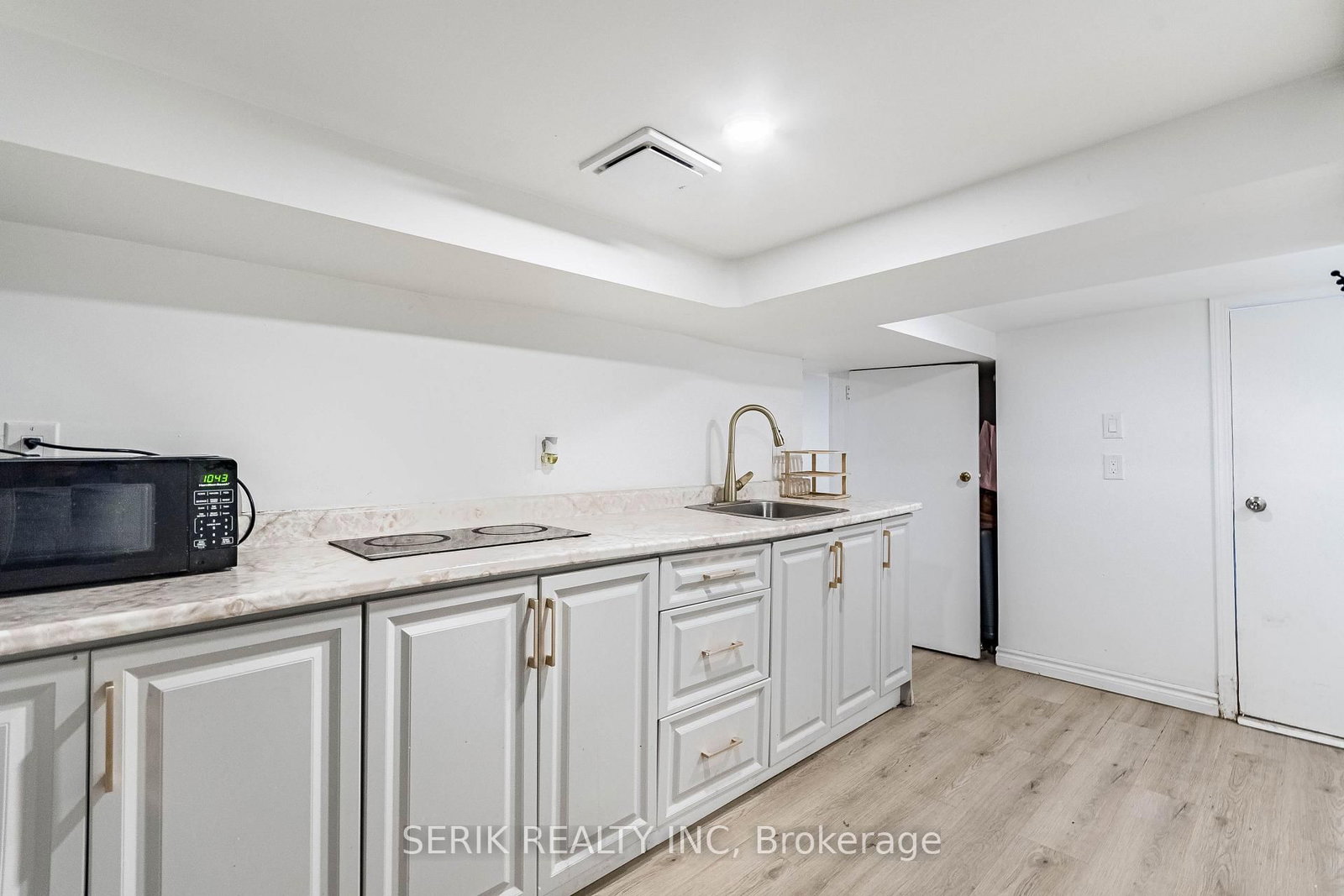 35 Chestnut Avenue • Hamilton, ON photo 43