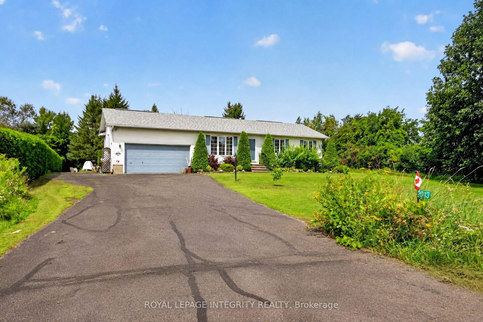 2913 Danbury Way • North Gower, ON photo 3