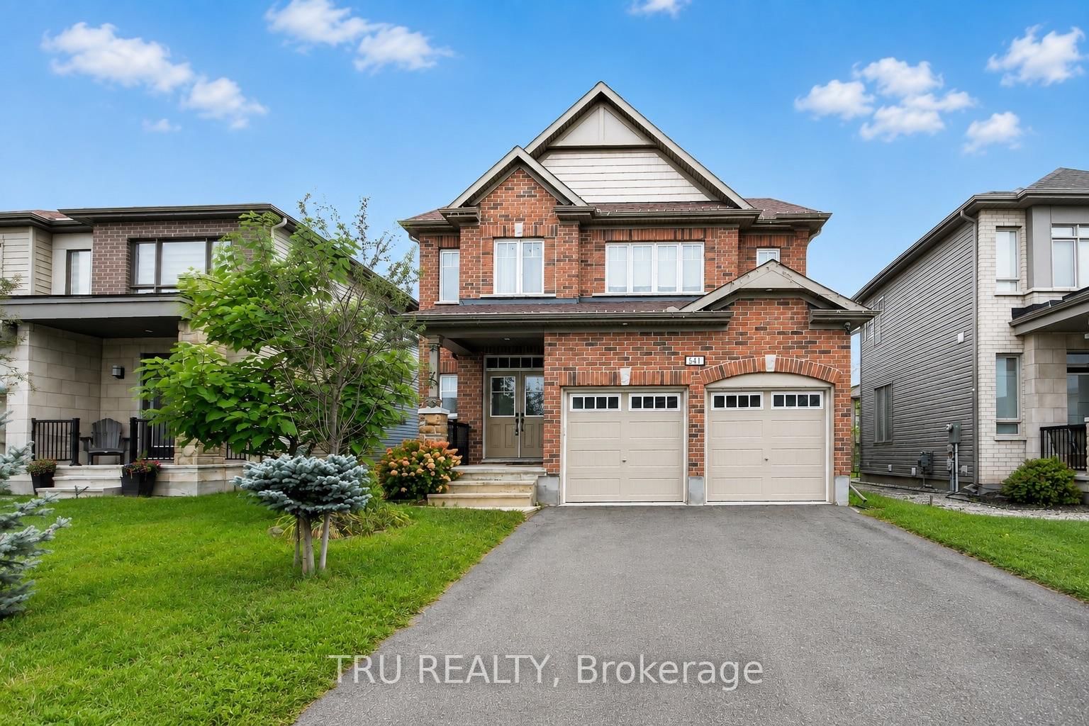 Front view of 641 Parade Drive, Ottawa