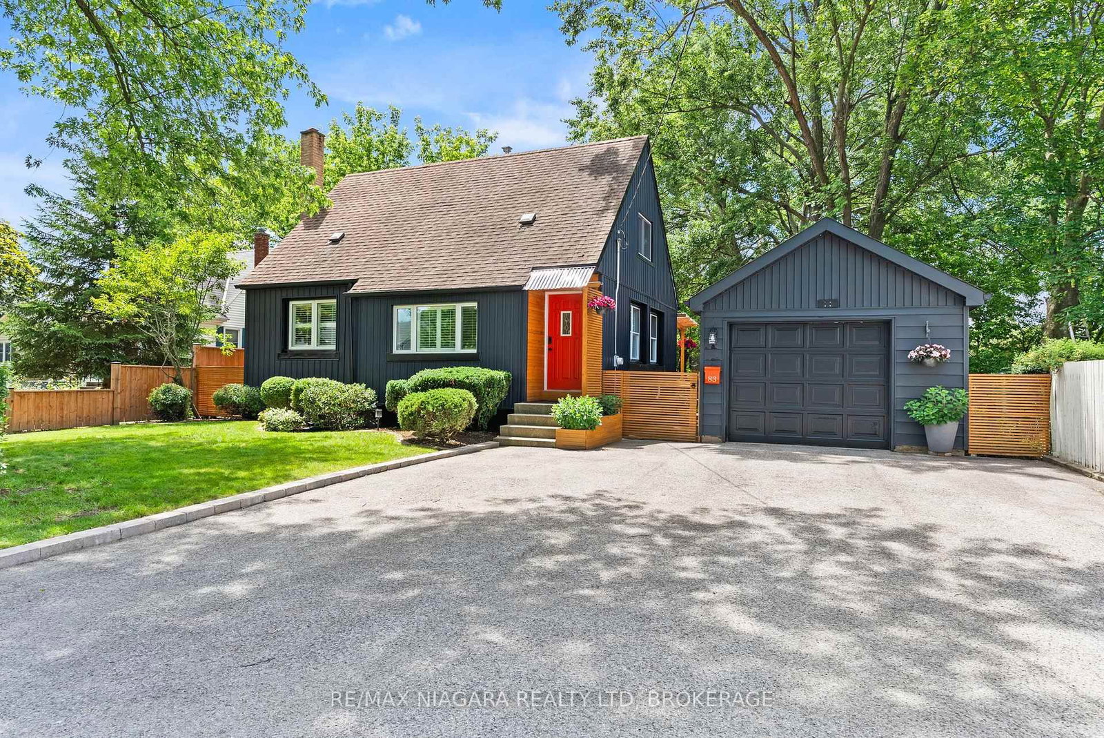 83 Devon Road • St. Catharines, ON photo 1