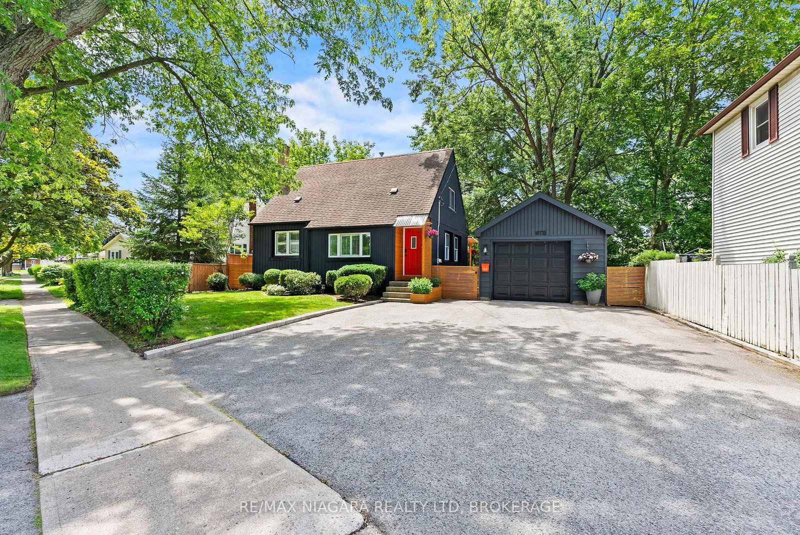 83 Devon Road • St. Catharines, ON photo 2