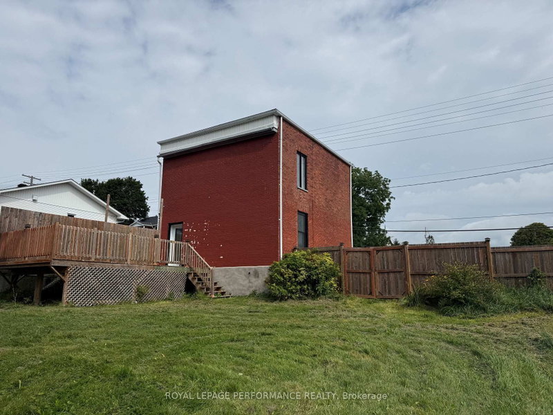 218 Main Street E