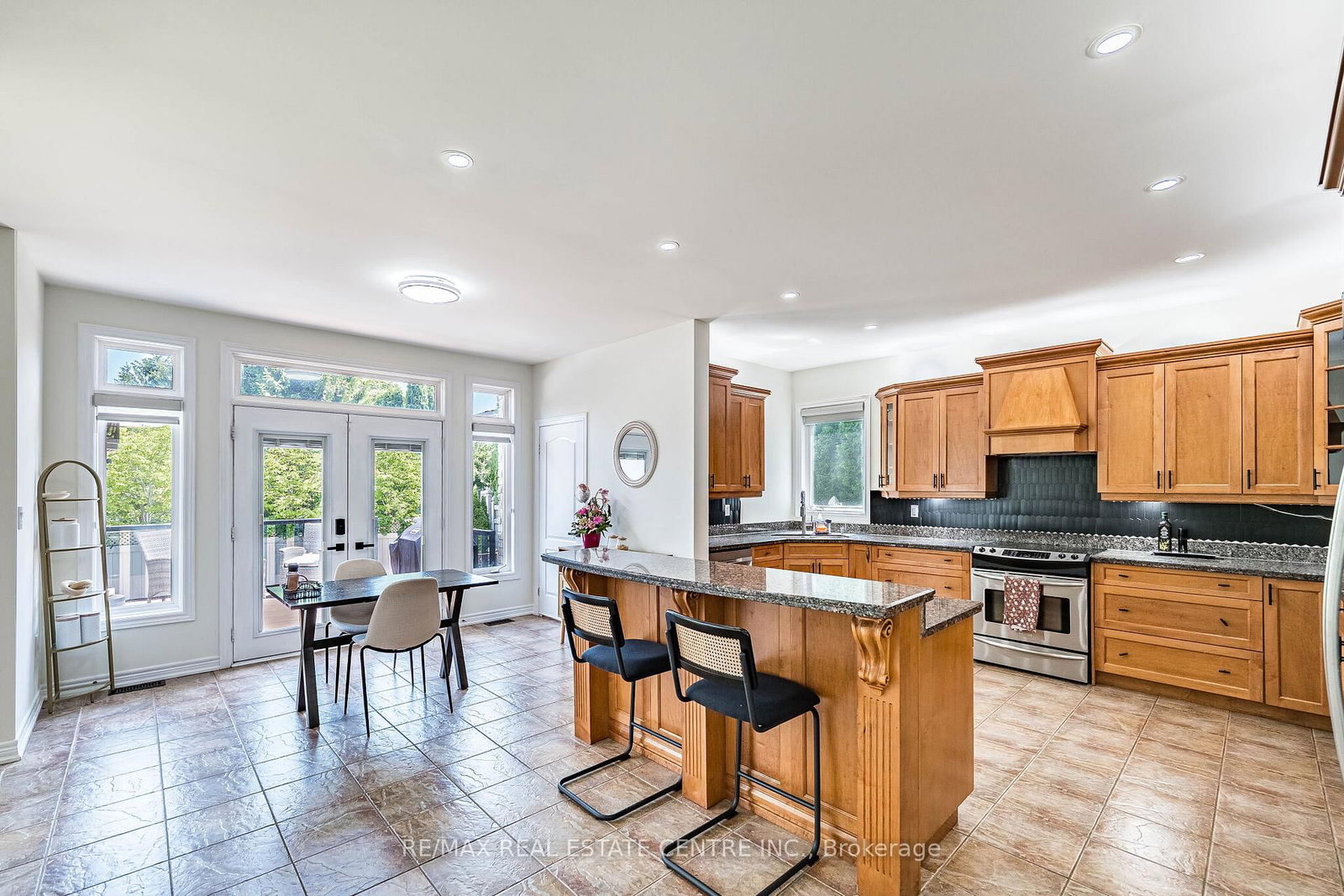 137 Cloverleaf Drive • #Ancaster • Hamilton, ON photo 16