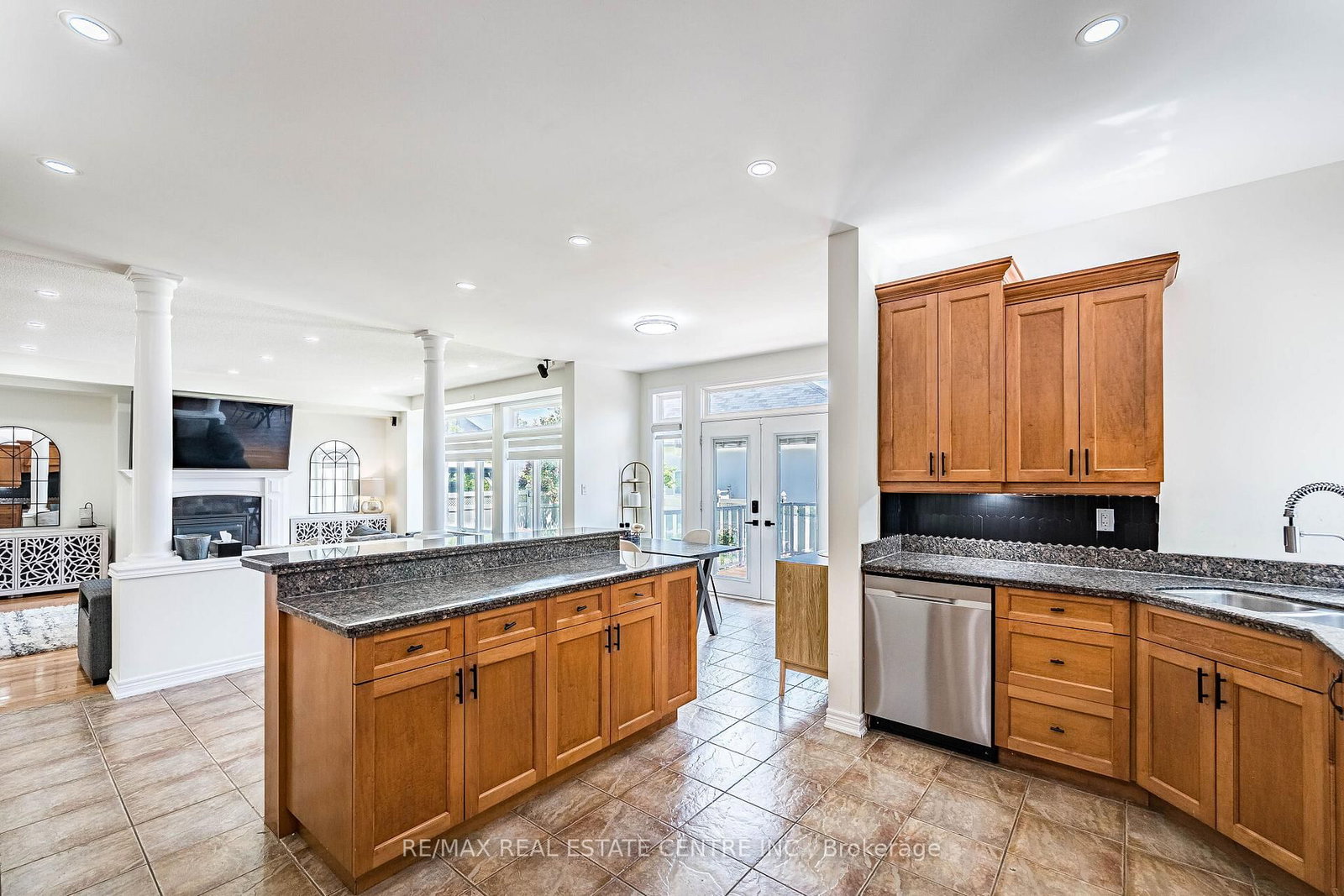 137 Cloverleaf Drive • #Ancaster • Hamilton, ON photo 21