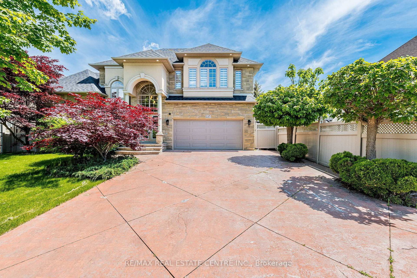 137 Cloverleaf Drive • #Ancaster • Hamilton, ON photo 3