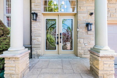 137 Cloverleaf Drive • #Ancaster • Hamilton, ON photo 4
