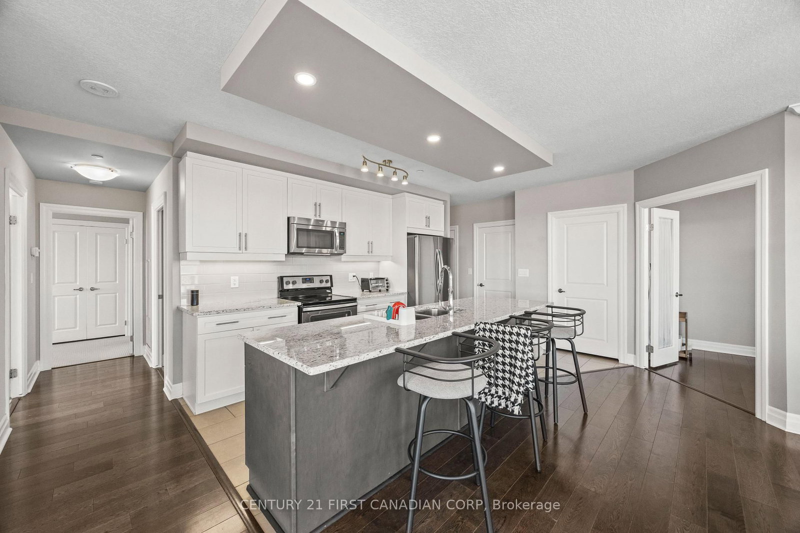 240 Village Walk Boulevard • #605 • London North, ON photo 5