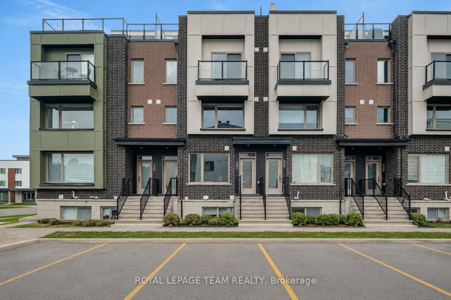 507 Takamose Private • Ottawa, ON photo 1