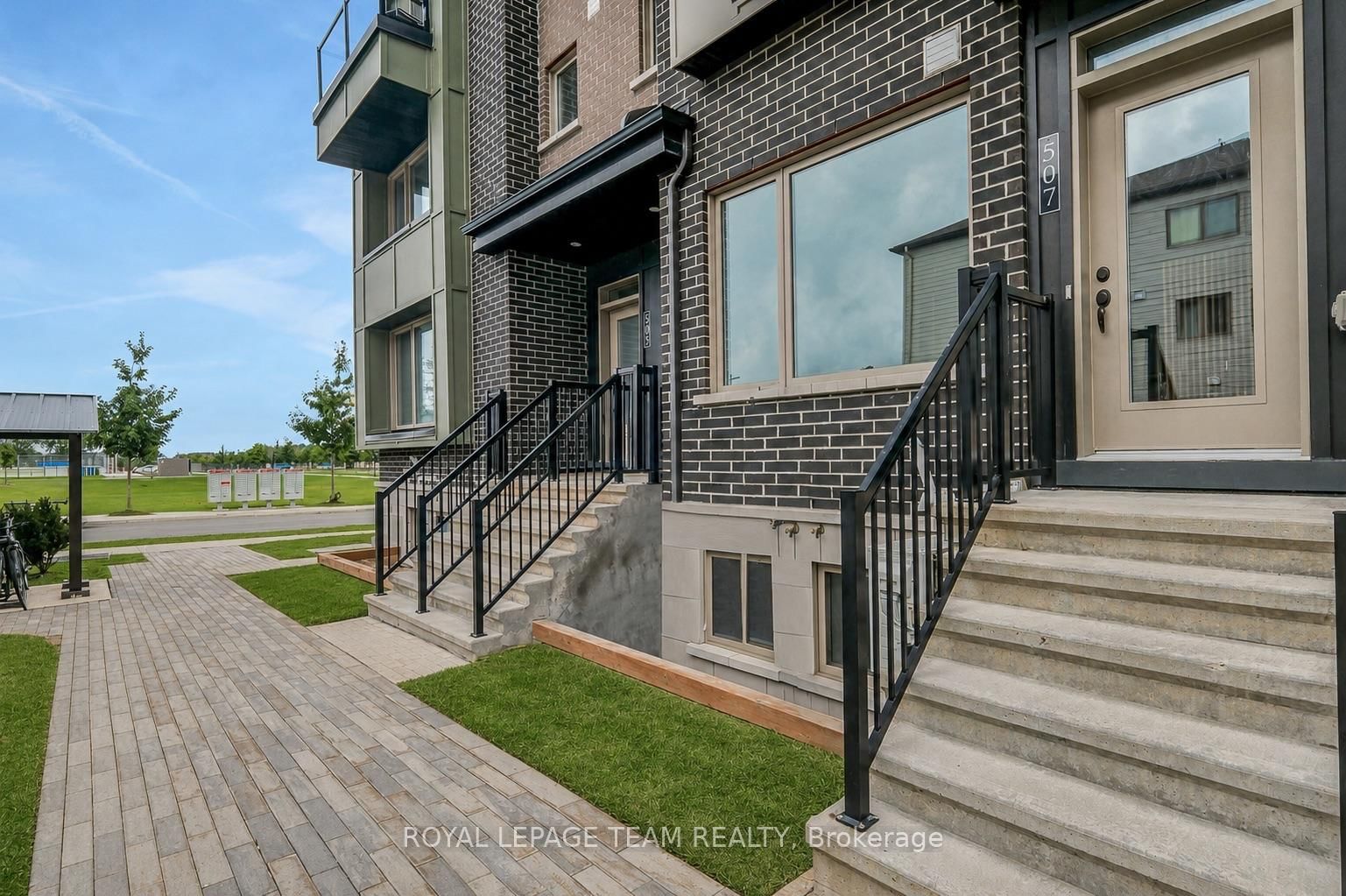 507 Takamose Private • Ottawa, ON photo 2