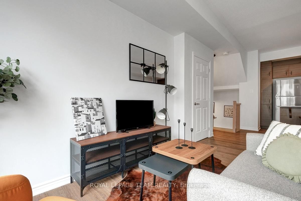 507 Takamose Private • Ottawa, ON photo 9