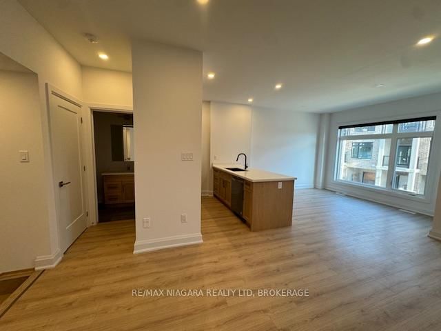 31 - 292 Vine Street