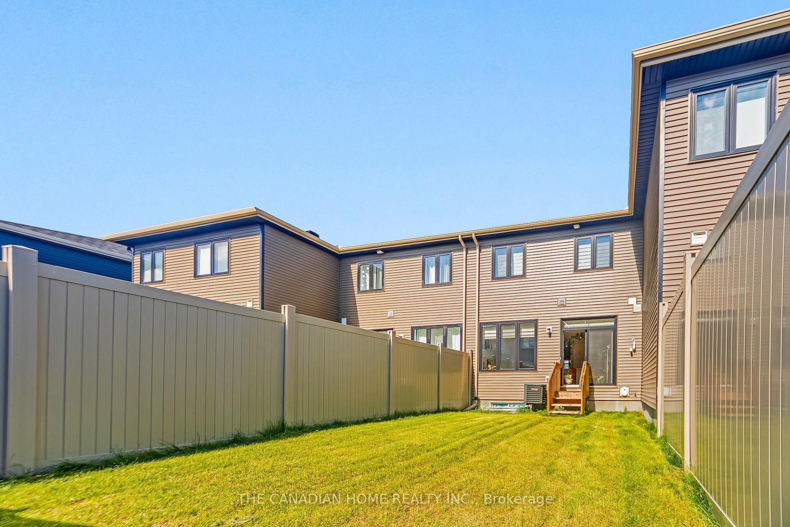 921 Clarkia Street • Ottawa, ON photo 14