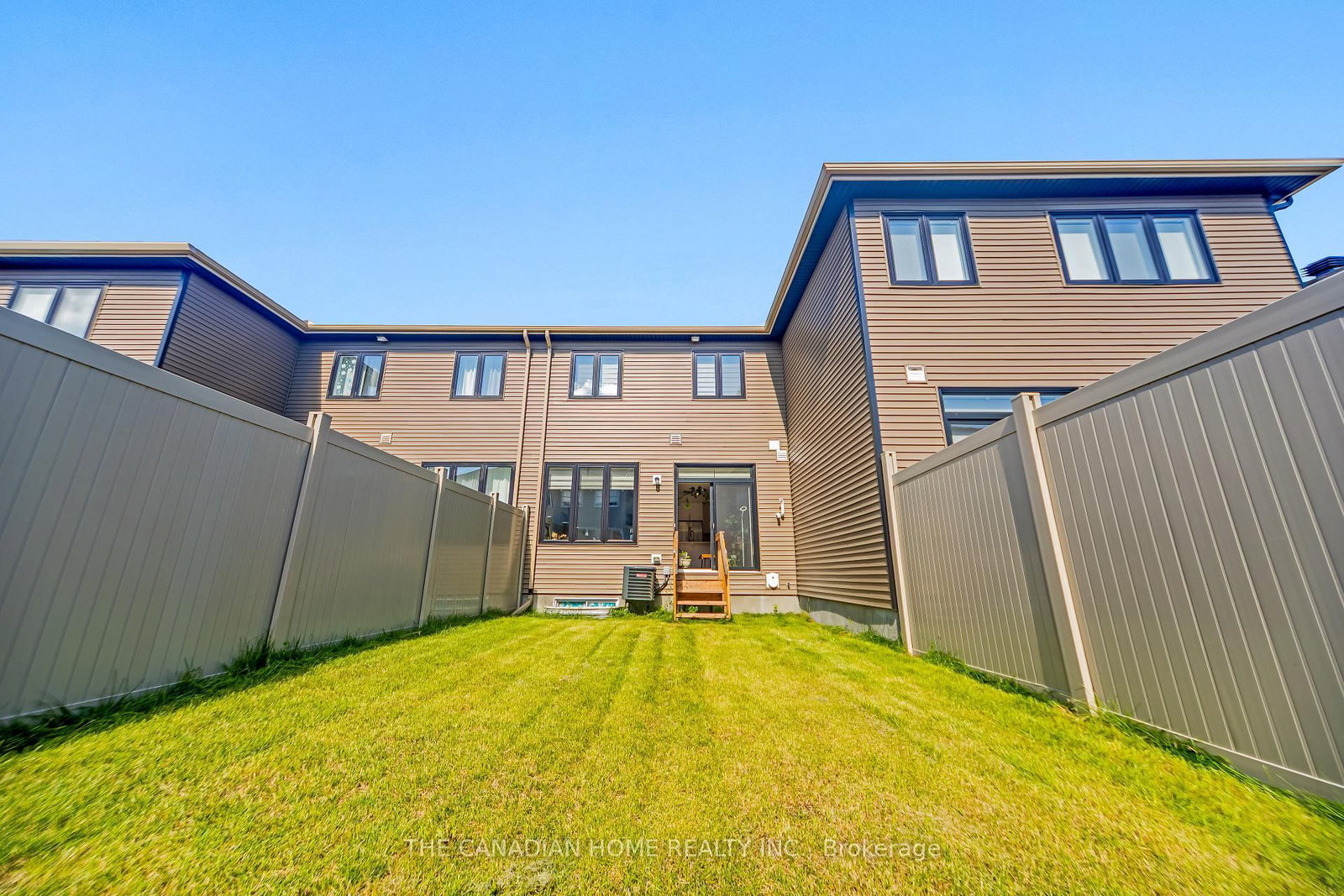 921 Clarkia Street • Ottawa, ON photo 15