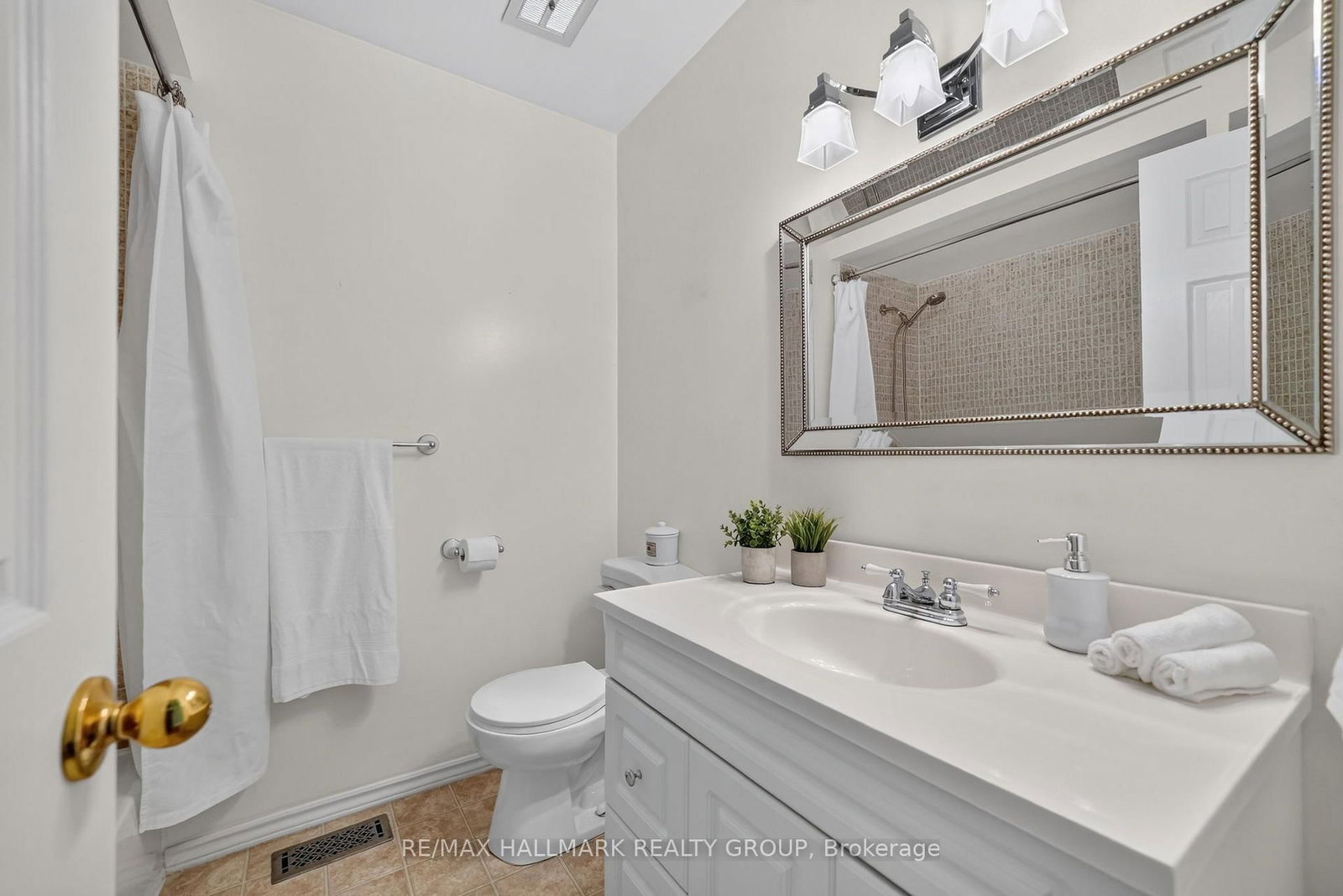 157 Lacroix Avenue • Gloucester, ON photo 19