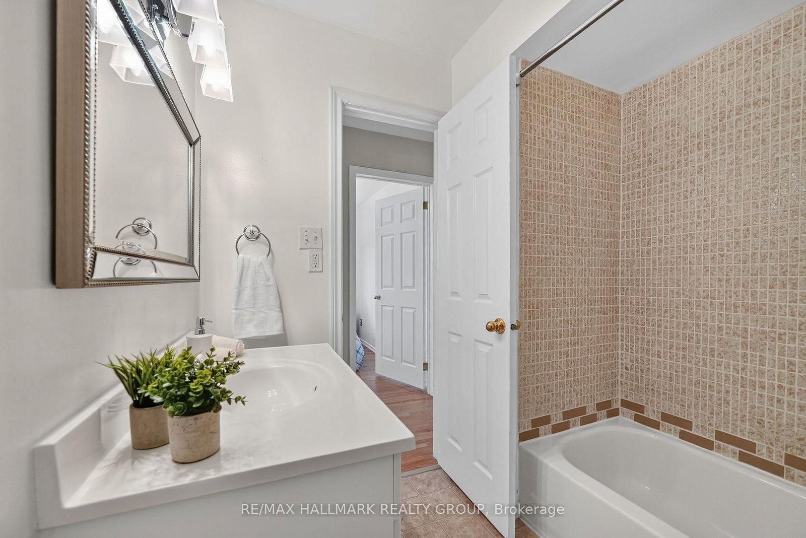 157 Lacroix Avenue • Gloucester, ON photo 21
