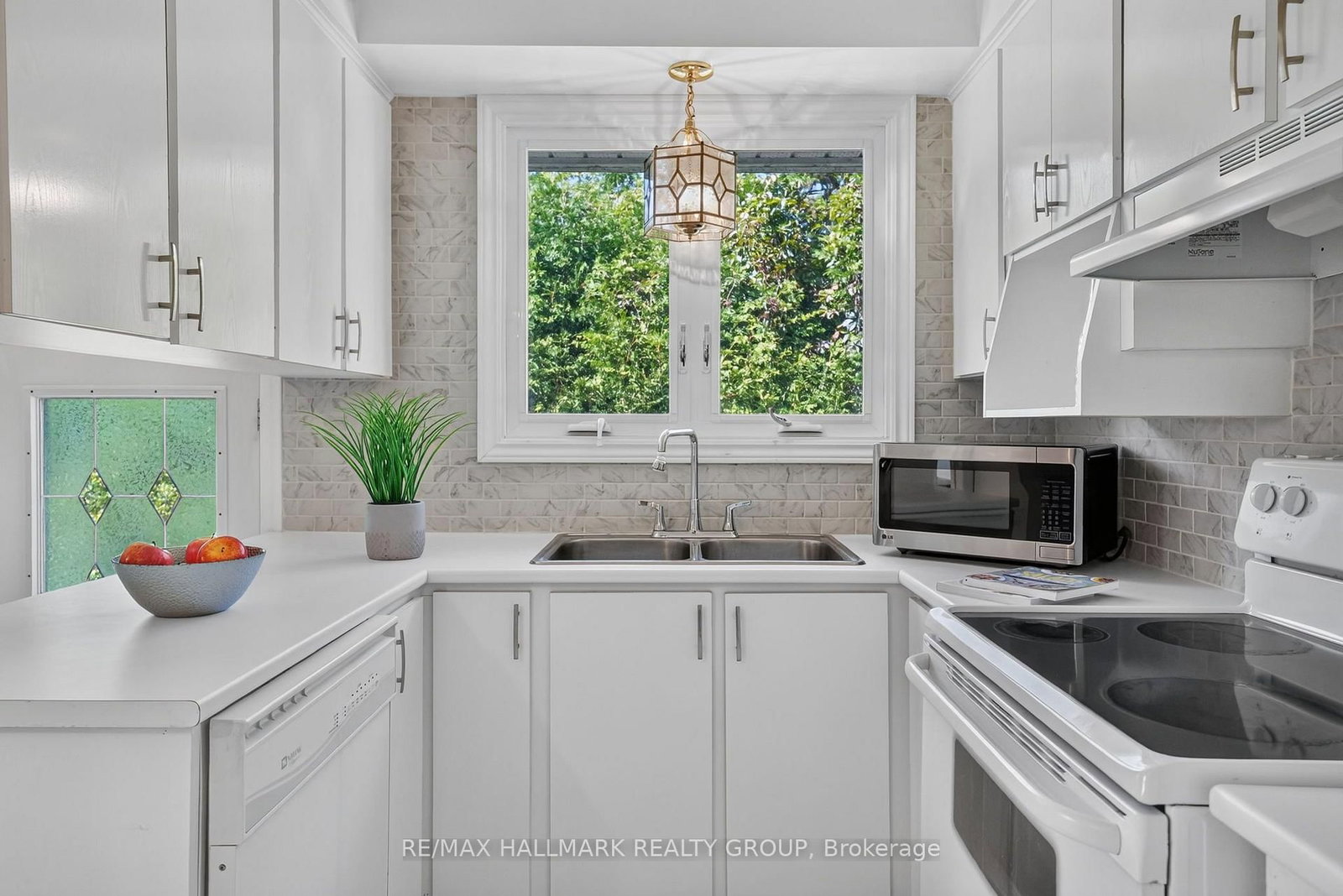 157 Lacroix Avenue • Gloucester, ON photo 9