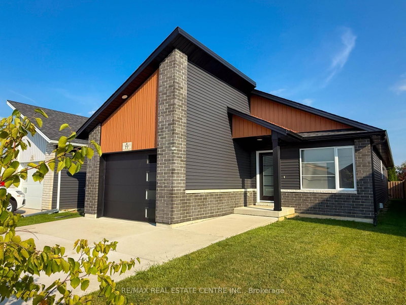 77 Moonstone Crescent