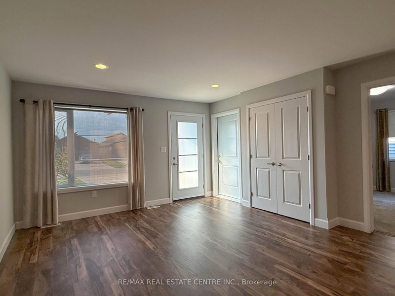 77 Moonstone Crescent