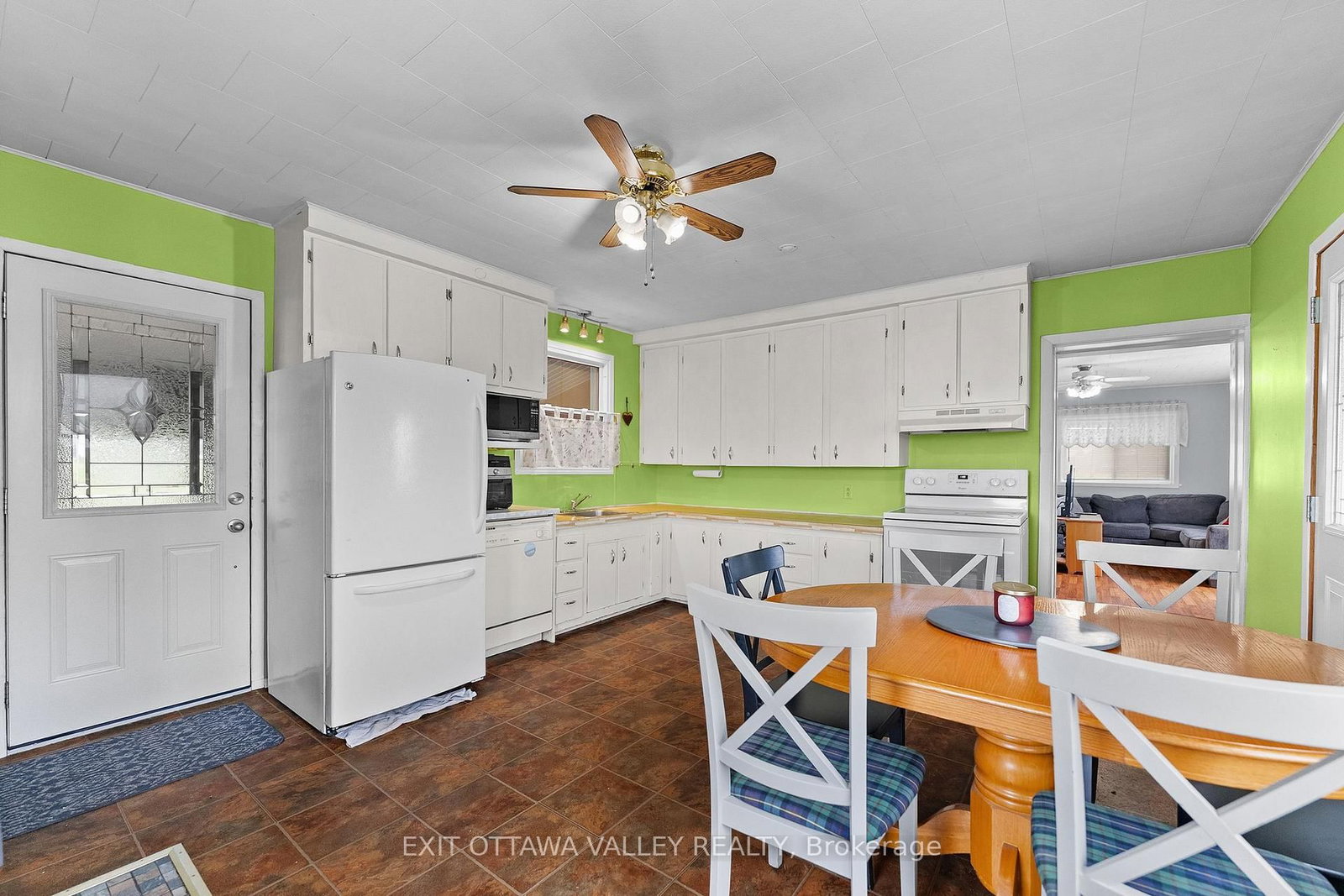 38922 41 Highway • Pembroke, ON photo 11