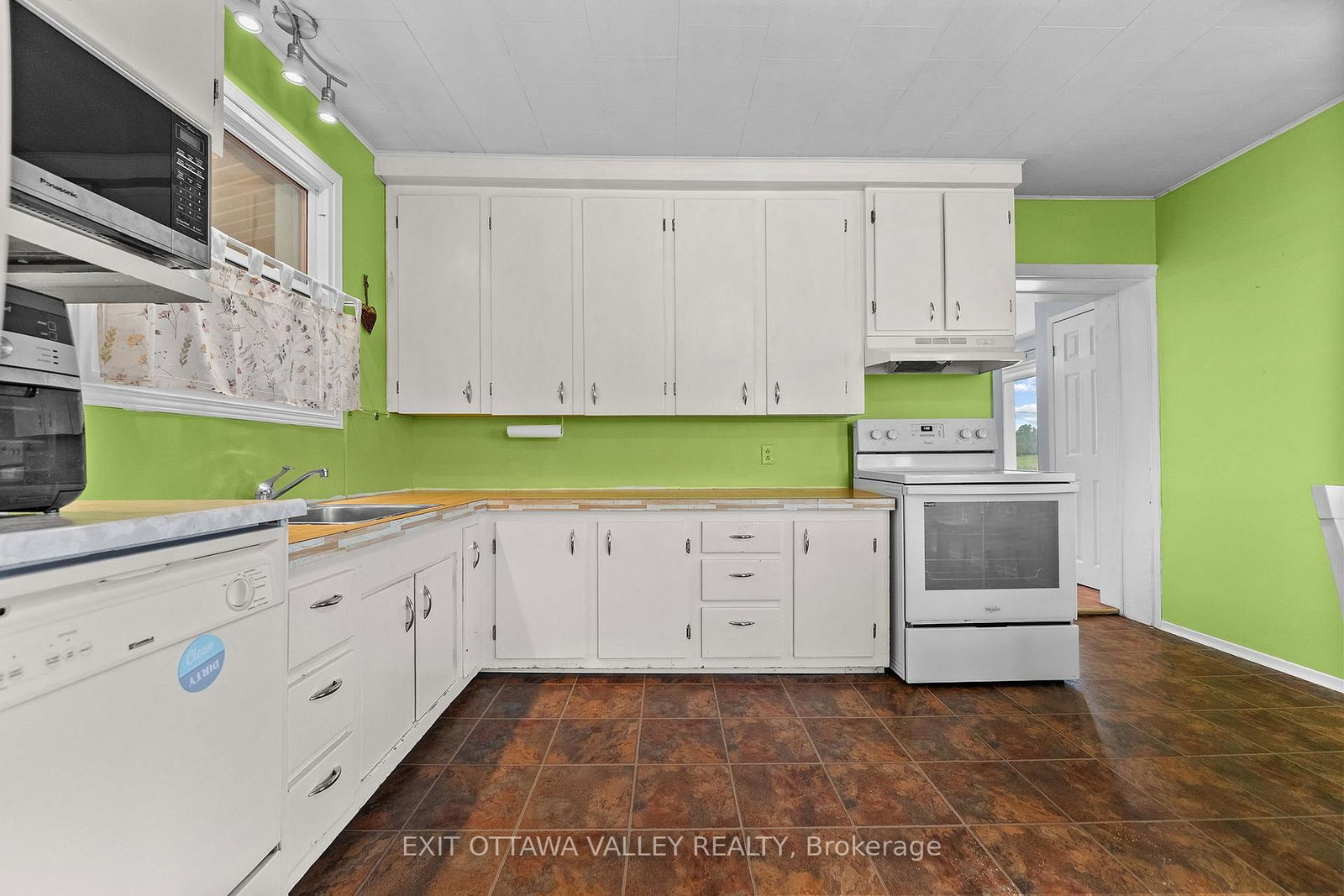 38922 41 Highway • Pembroke, ON photo 12