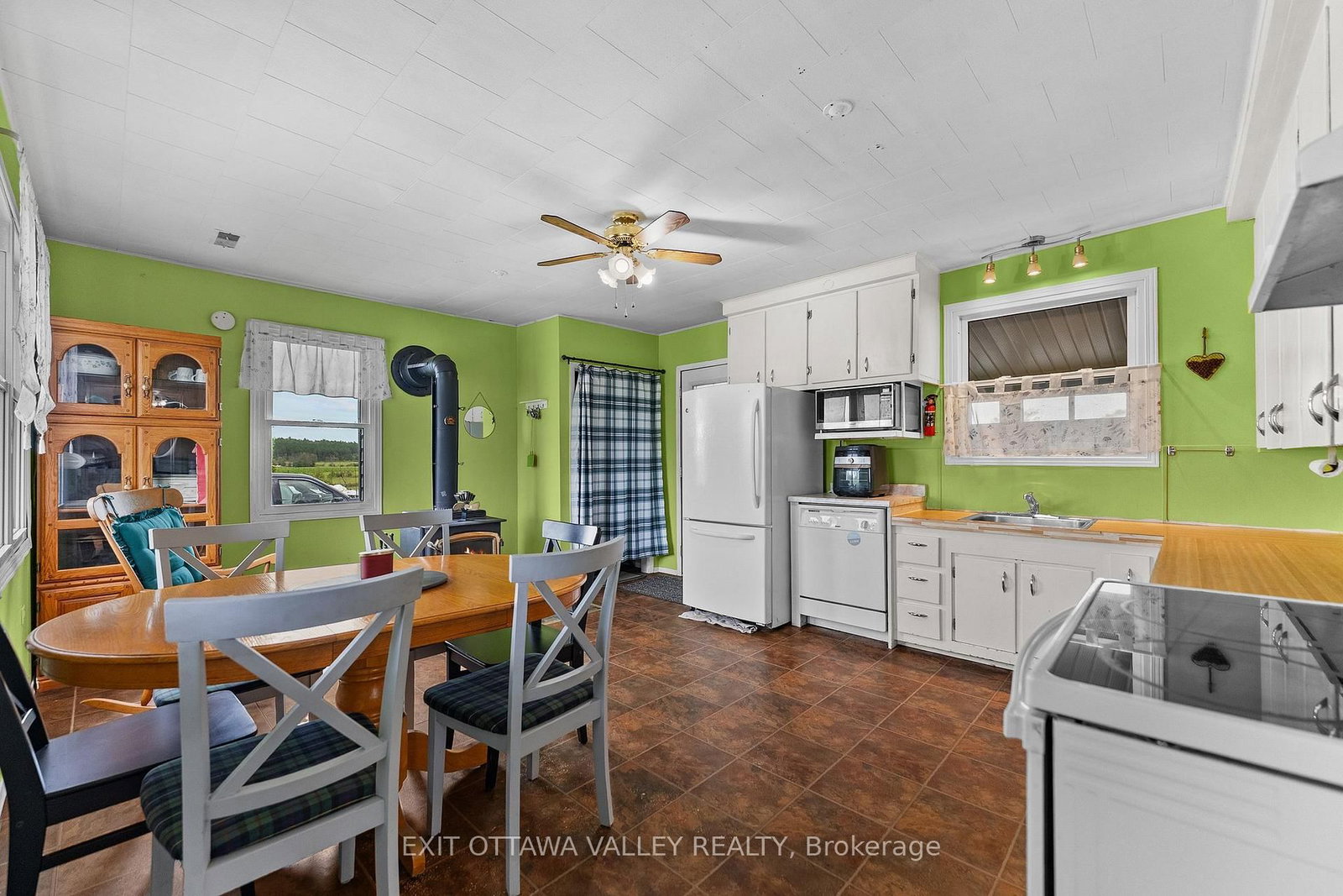 38922 41 Highway • Pembroke, ON photo 9