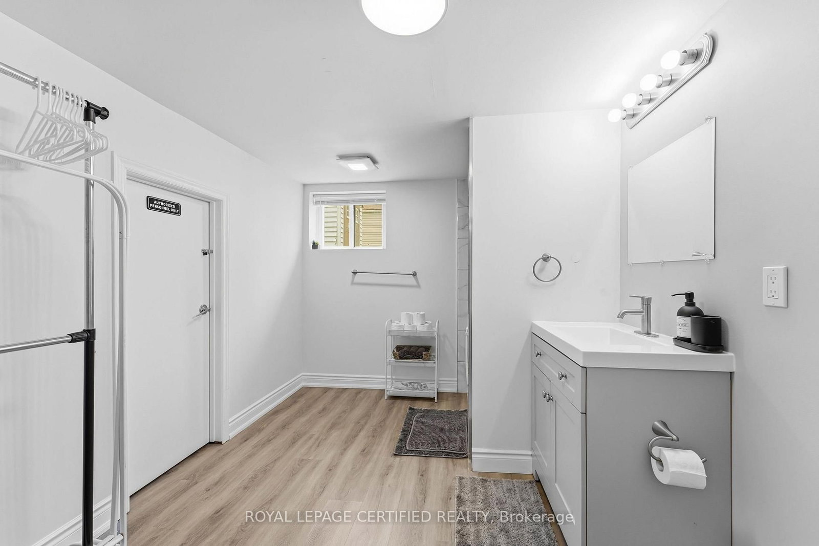 18 Coventry Street • St. Catharines, ON photo 13