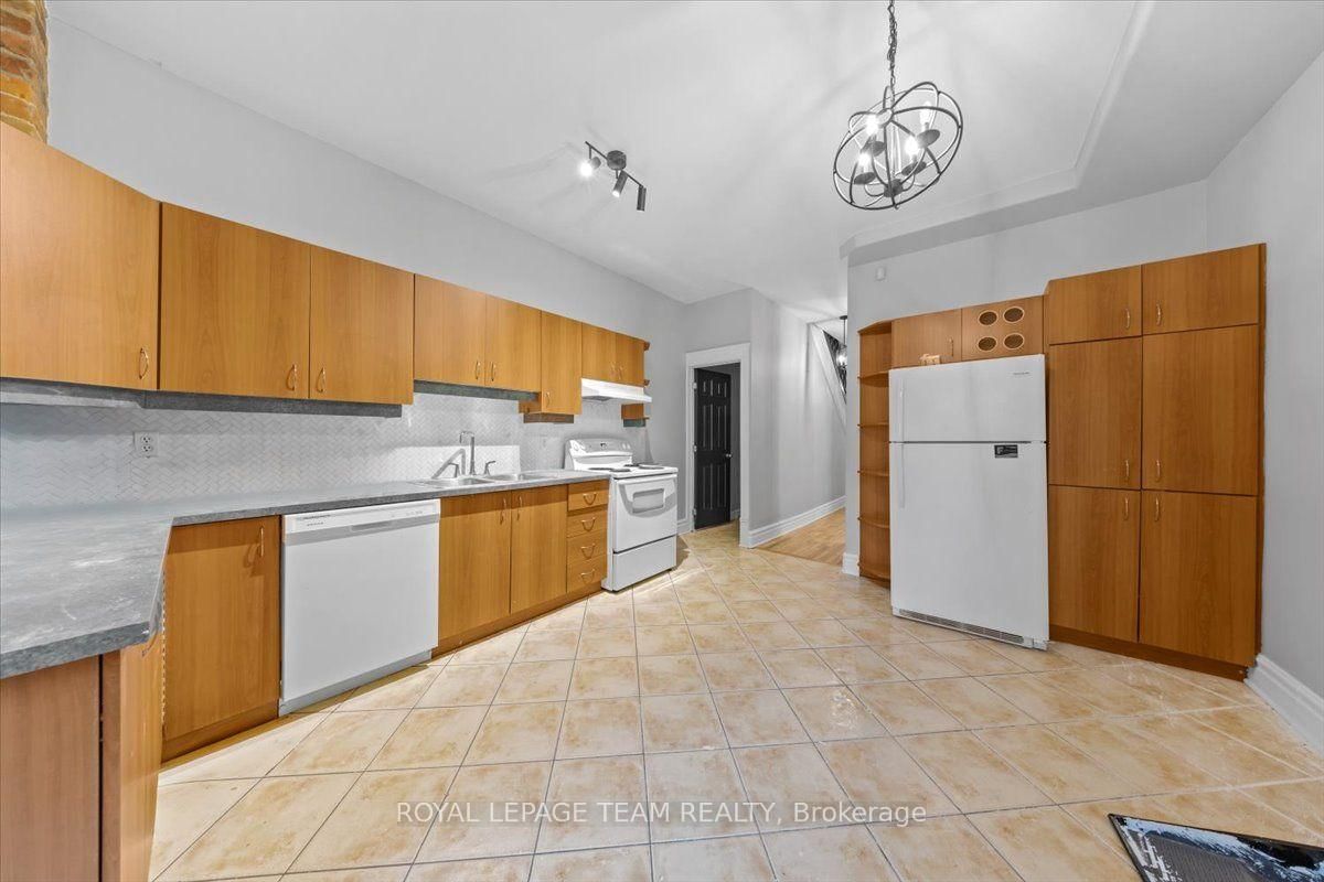 136 Elm Street • Ottawa, ON photo 27