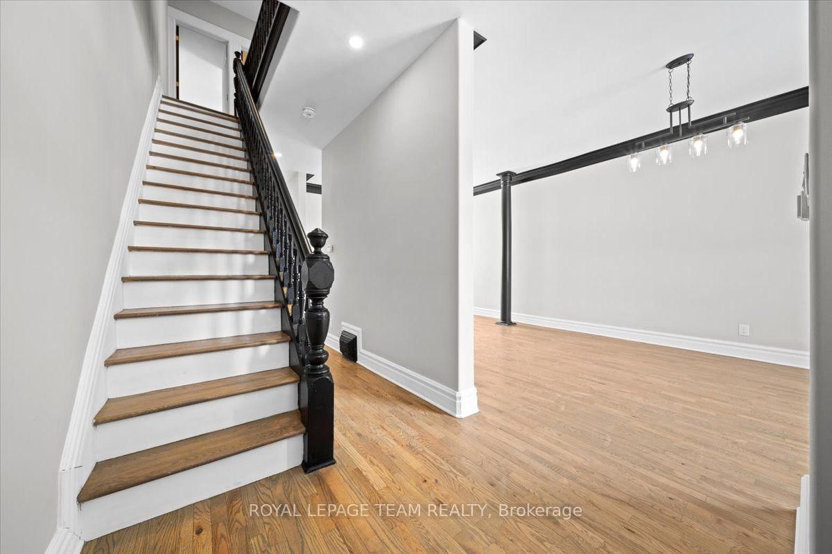136 Elm Street • Ottawa, ON photo 5