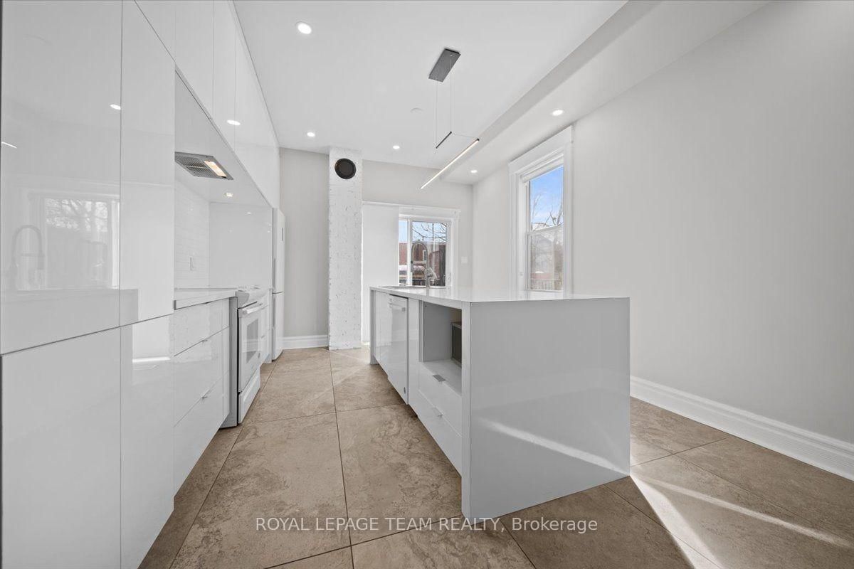 136 Elm Street • Ottawa, ON photo 9