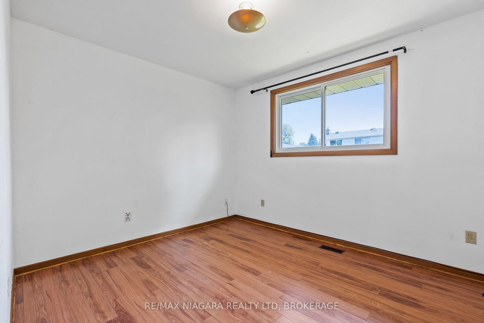 26 Forster Avenue • Thorold, ON photo 12
