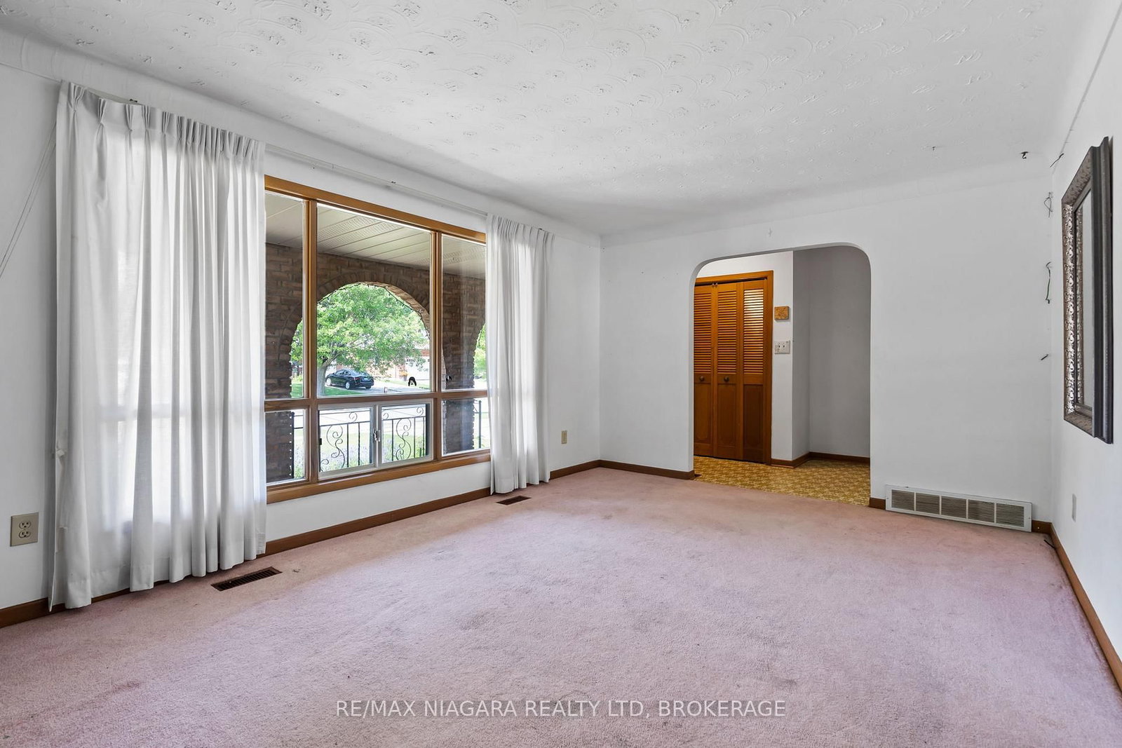 26 Forster Avenue • Thorold, ON photo 4