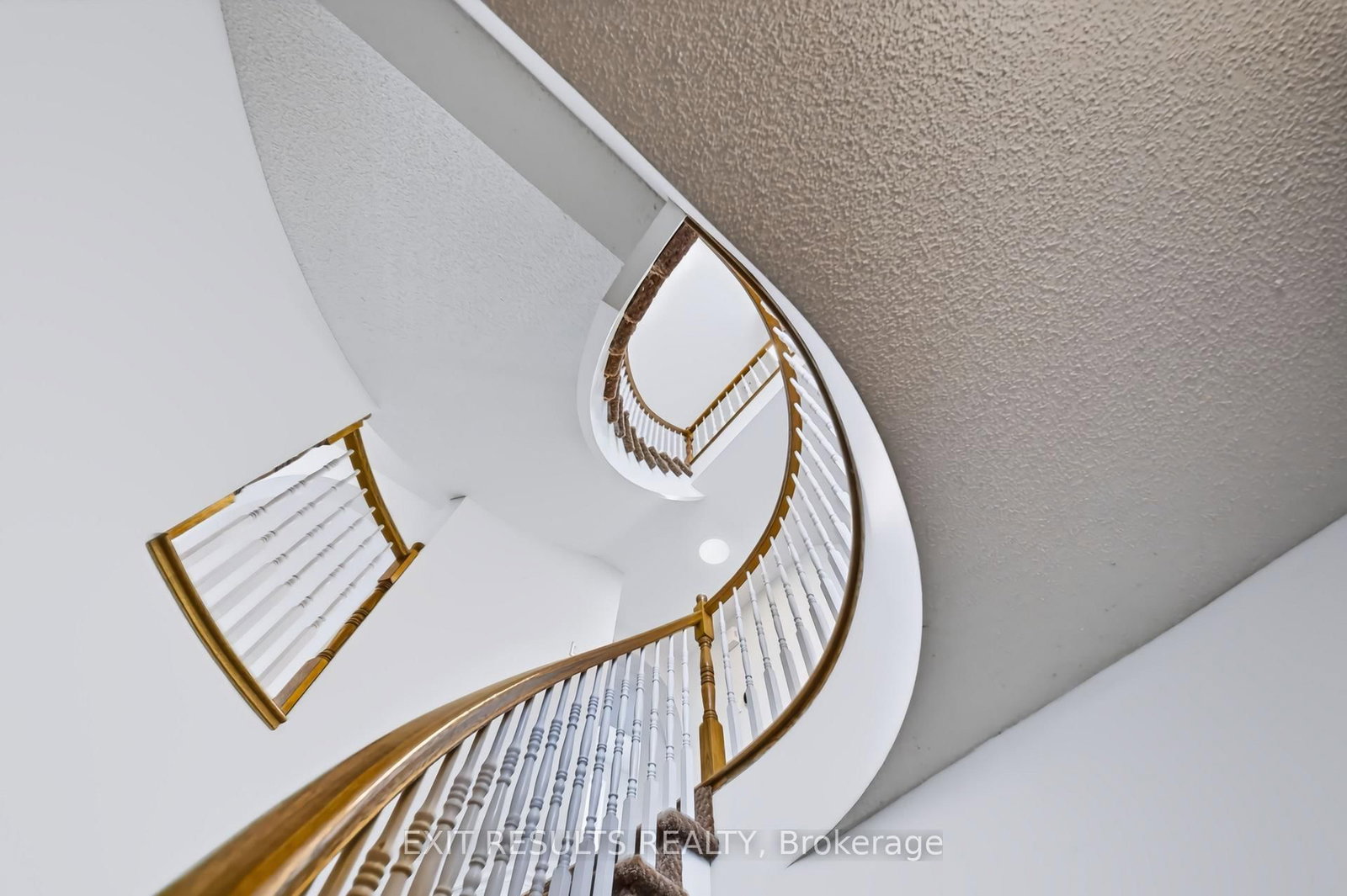 5B KEMP Drive • Ottawa, ON photo 19