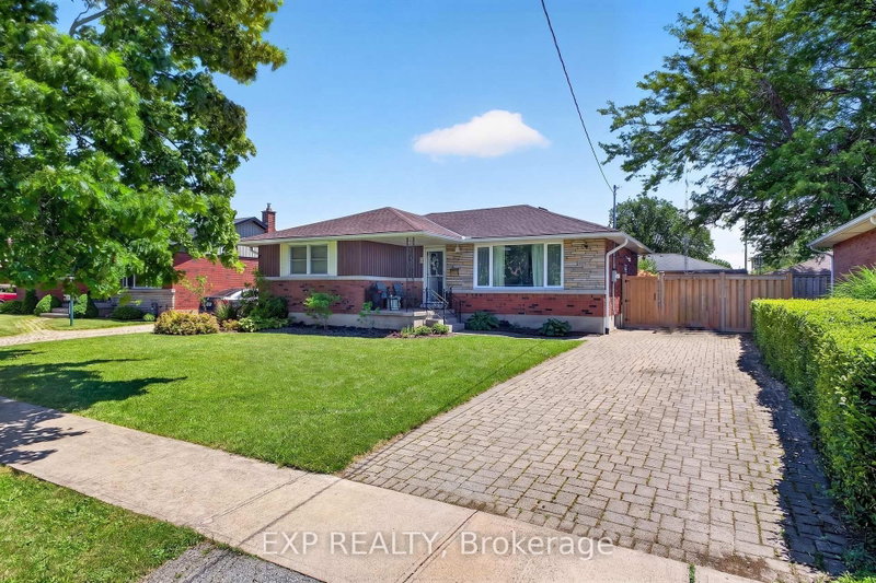 8 Dunraven Avenue