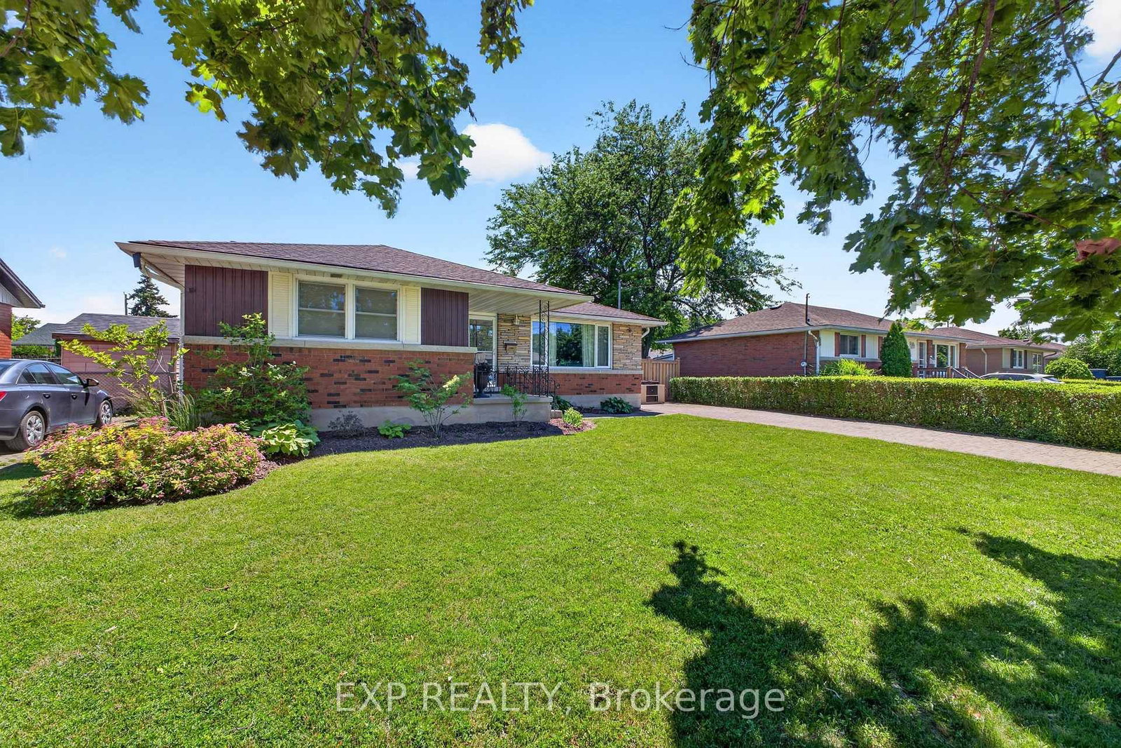 8 Dunraven Avenue • St. Catharines, ON photo 3